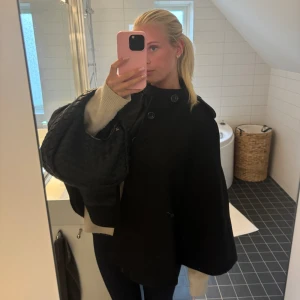 Poncho kappa - Säljer min kappa som är som en poncho