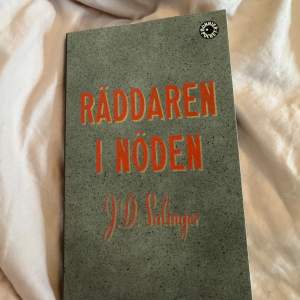 Räddaren i nöden av J.D Salinger. I skick som ny. Nypris: 89 kr. Vid snabb affär kan pris diskuteras!