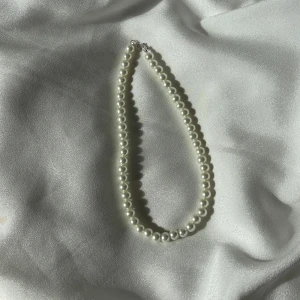 Handgjort halsband  - 🌸