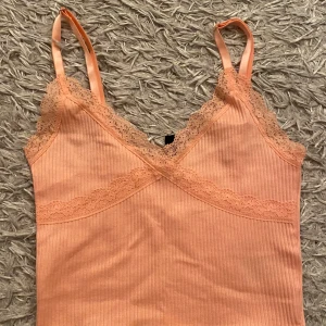  linne - Super sött och somrigt linne från hm! Användt Max 1 gång🧡💞