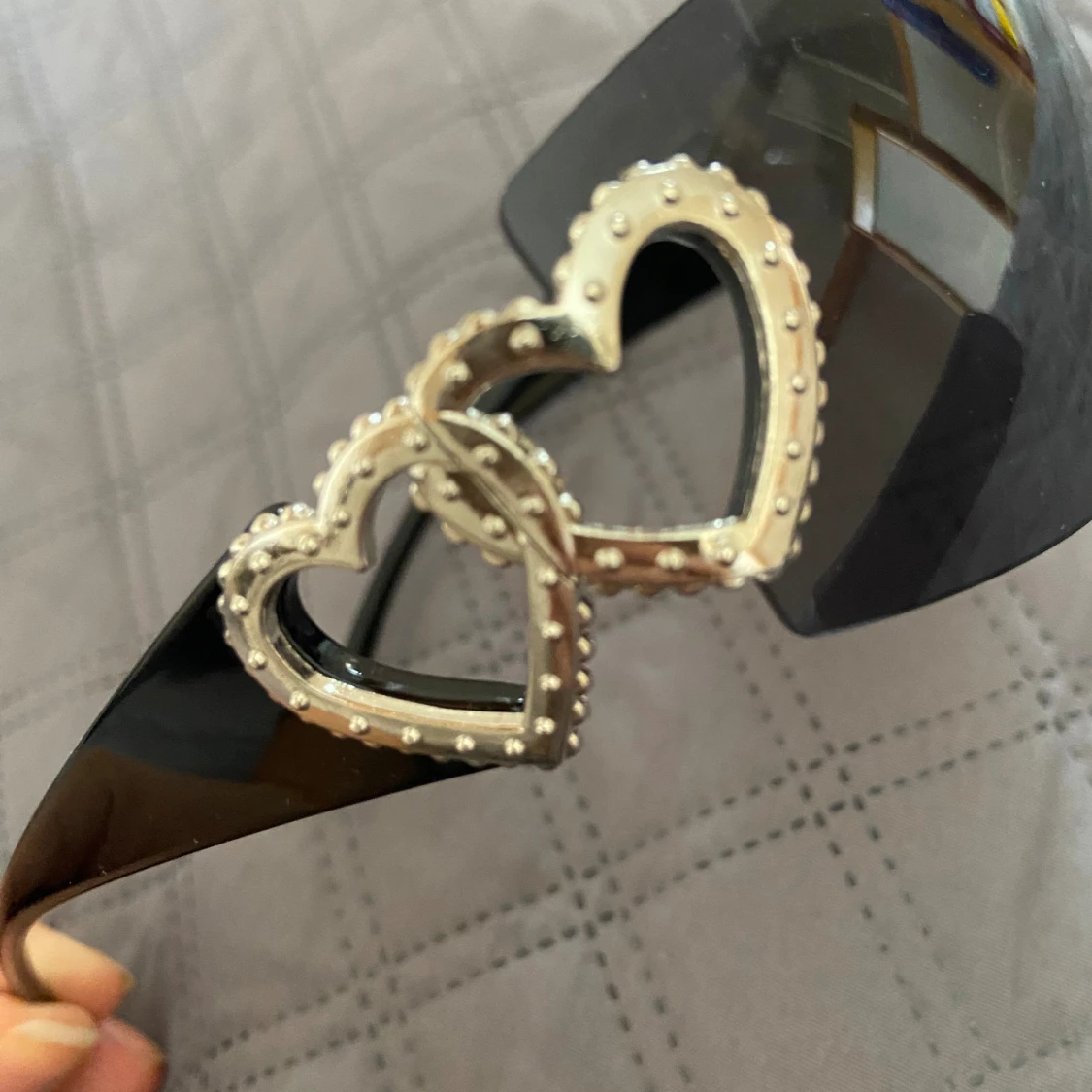 Coola solglasögon med hjärtdetalj - 91