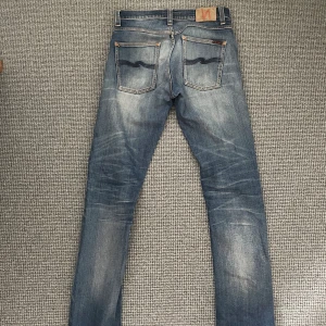 Nudie jeans - Säljer dessa snygga nudie jeans då de har blivit för små Storleken är w31 L32 och skicket är bra, modellen är grim Tim ganska slim/ raka i storleken Vid Funderingar skriv!