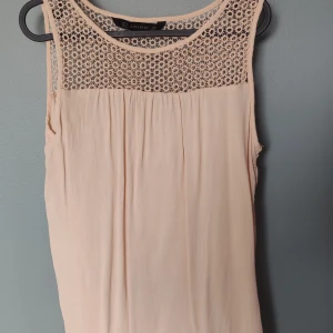 Topp från Zara  - Topp i storlek S från zara. Fint skick. 