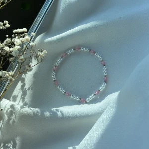 Handgjort armband 🤍 - Tillgängligt i lila o blå färg🤍