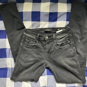 Replay Anbass  - Replay Anbass Svart, Storlek 29/32 Skick 7/10 lite slitna vid framfickan och Anbass lappen har trillat av 