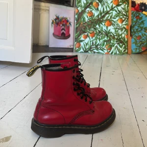 Dr. Martens  - Selling this extremely cool dr martens!! 