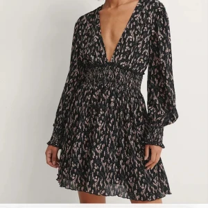 Klänning Nakd - Använd några gånger, storlek 38. Men passar mindre och större då den är stretchig. 