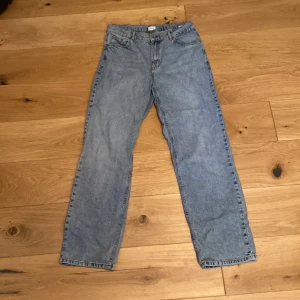 Grunt jeans - Säljer dessa ”baggy” grunt jeansen för att de blivit för små 10/10 skick inga defekter. Tvättas såklart innan frakt