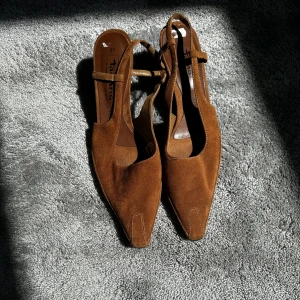 Vintage mocka klackar - Bruna mocka klackar från Tamaris, storlek 39. Nästintill nyskick. 