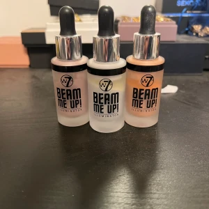 Beam me up illuminator - Beam me up! Helt nya cream highlighter i olika nyanser som kommer i ett paket pris. Endast testat den bruna nyansen men de kommer aldrig till användning tyvärr, väldigt fint pigmenterade!