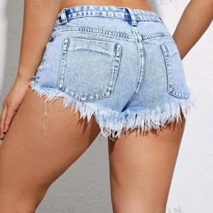 Jeans shorts - Jeans shorts från shein, helt oanvända i size 27 (XS/S) passar bra på min som oftast har S/M.