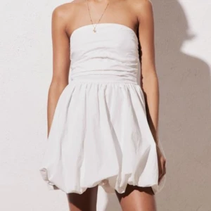 Puff klänning  - Säljer denna skit söta klänningen som aldrig är använd med prislapp kvar💕 slutsåld 