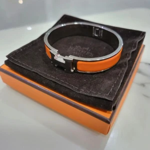 Armband  - Fint armband för bra pris 