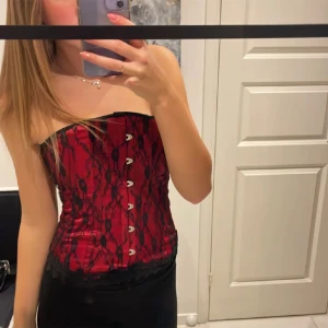 Korsett - passar xs-m(knytning bak)  Perfekt till fest men oxå till snygga halloween outfits❤️