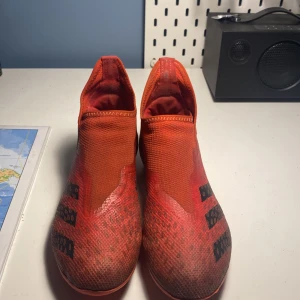 Adidas predators - Bra par adidas predator freak Köpta på unisports hemsida för 1899 Använda i två veckor Storlek 41 1/2