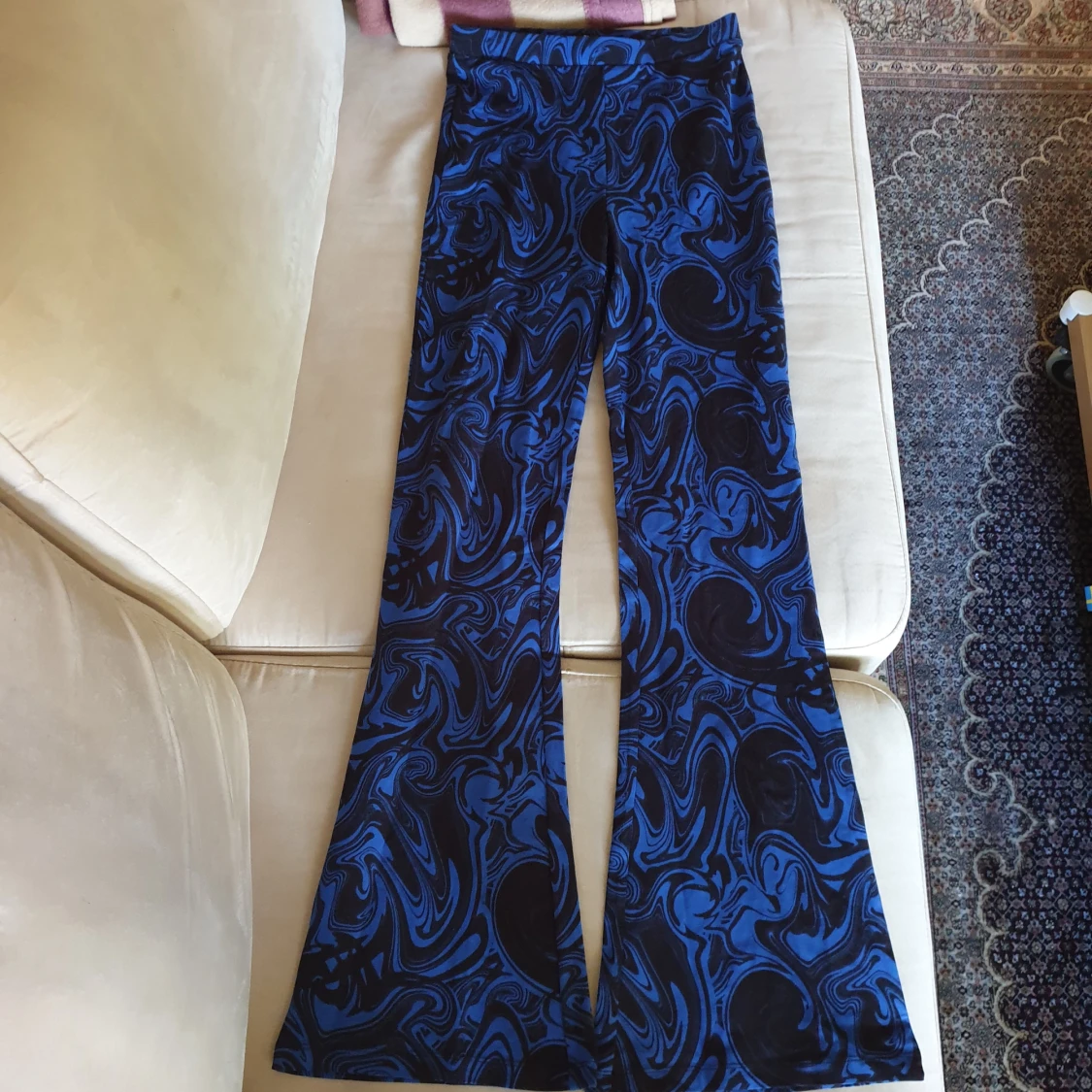 Utsvängda byxor - 90