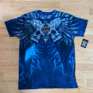 Affliction / Xtreme Couture T-shirt  - !skicka bud för snabb affär! Fet xtremecouture T-shirt gjord av Affliction, storlek M. Helt ny aldrig använd me tag. Skriv om ni undrar något 📲