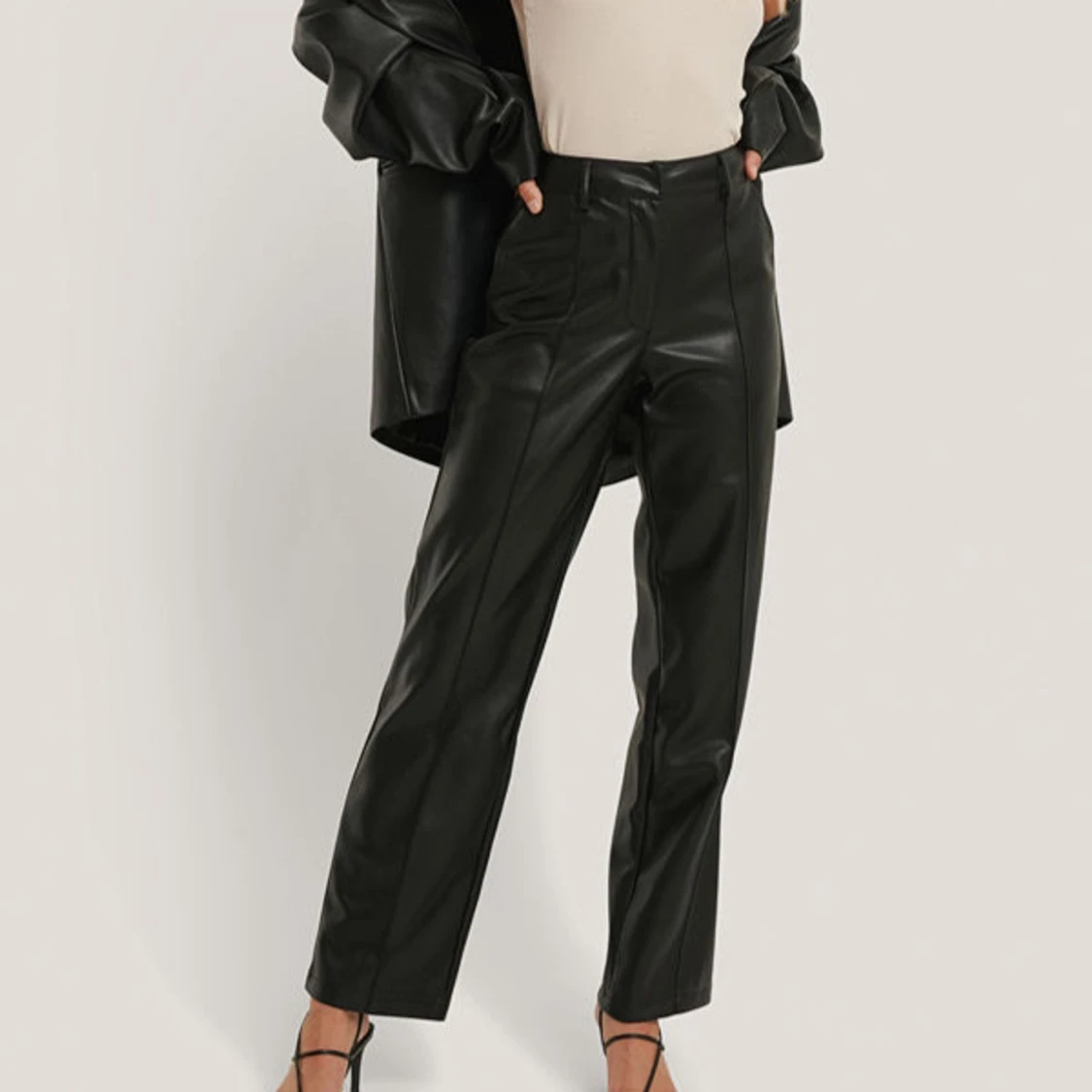 Läderimieterade byxor