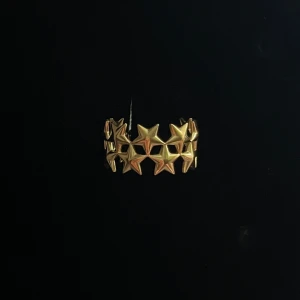 Stjärnring - Guldig ring i rostfritt stål🩷