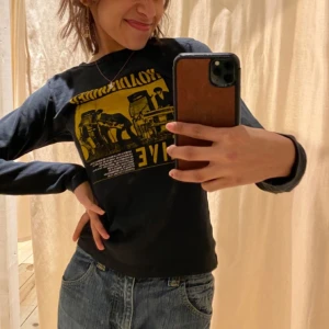 Brandy Melville - Säljer denna populära tröja från brandy. Kanske använd 3 gånger. Blivit för liten på mig