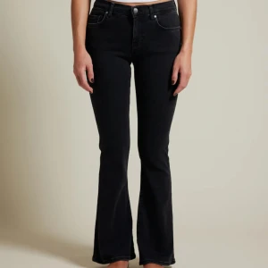 Bootcut jeans - I fint skick använd fåtal gånger, skriv för fler bilder💗