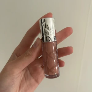Läppglans  - Från SEPHORA  Färgen 02  Super fiiiin