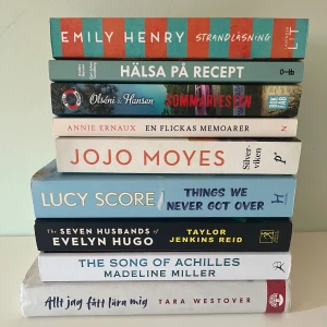 Böcker - Populära böcker i olika genrer. Säljer separat vid intresse! Alla för 300kr eller 50kr styck. Pris kan diskuteras.