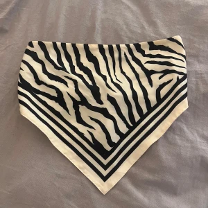 Scarf topp - Superfin topp från Gina, använd fåtal gånger🤍