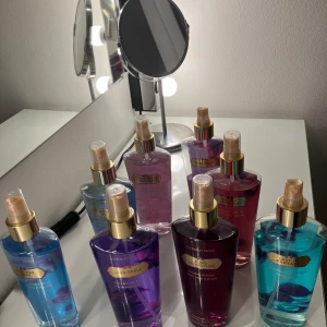 Victoria secret parfymer - Victoria secret parfymer, alla fulla förutom en, två utan lock. 95 kr styck förutom den halva fulla som kostar 45. Skriv om du har någon fråga!🩵