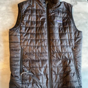 Patagonia väst  - Storlek S, lagom använd men än bra.