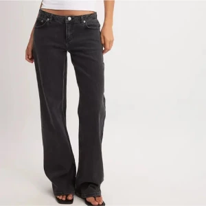 Nakd jeans  - Säljer dessa byxor ifrån nakd i storlek 36 som ja beställde ifrån Plick som tyvärr inte passade, inga fler bilder finns!