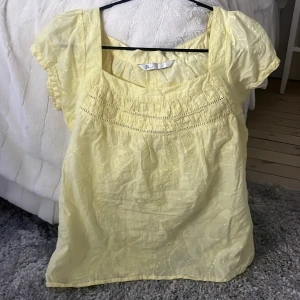 söt sommar topp - gullig topp men används inte. Fråga om du undrar något😊❤️