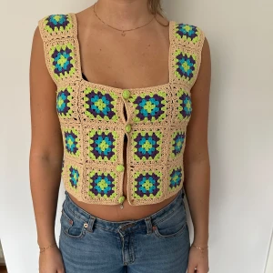 Linne zara - Fint stickat linne från zara. Aldrig använd med prislappen kvar. Så unik och passar till linnebyxor och annat. 