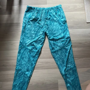 Träningsbyxor  - Supersnygga blå gymshark träningsbyxor! 