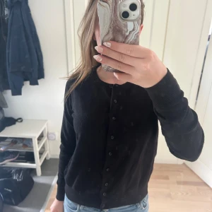 Svart kofta! - Fin kofta ifrån H&M i svart!🖤