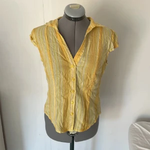 gul topp - storlek 38 (s)💘