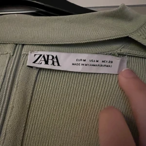 Fin grön zara tröja - Säljer min mint gröna zara tröja då den inte används längre. Pris går att diskutera.