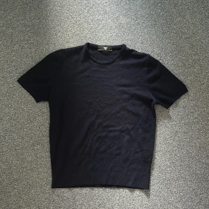 Chasmir tröja - Säljer denna skjutsnings tröja pga av att den är förlåten. Har aldrig använt så den är i nyskick