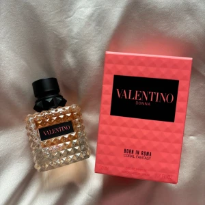 Parfym Valentino - Valentino, Born In Roma, Coral Fantasy, 50 ml Helt oanvänd! Köptes för 1400 från Kicks, säljer för 900💗
