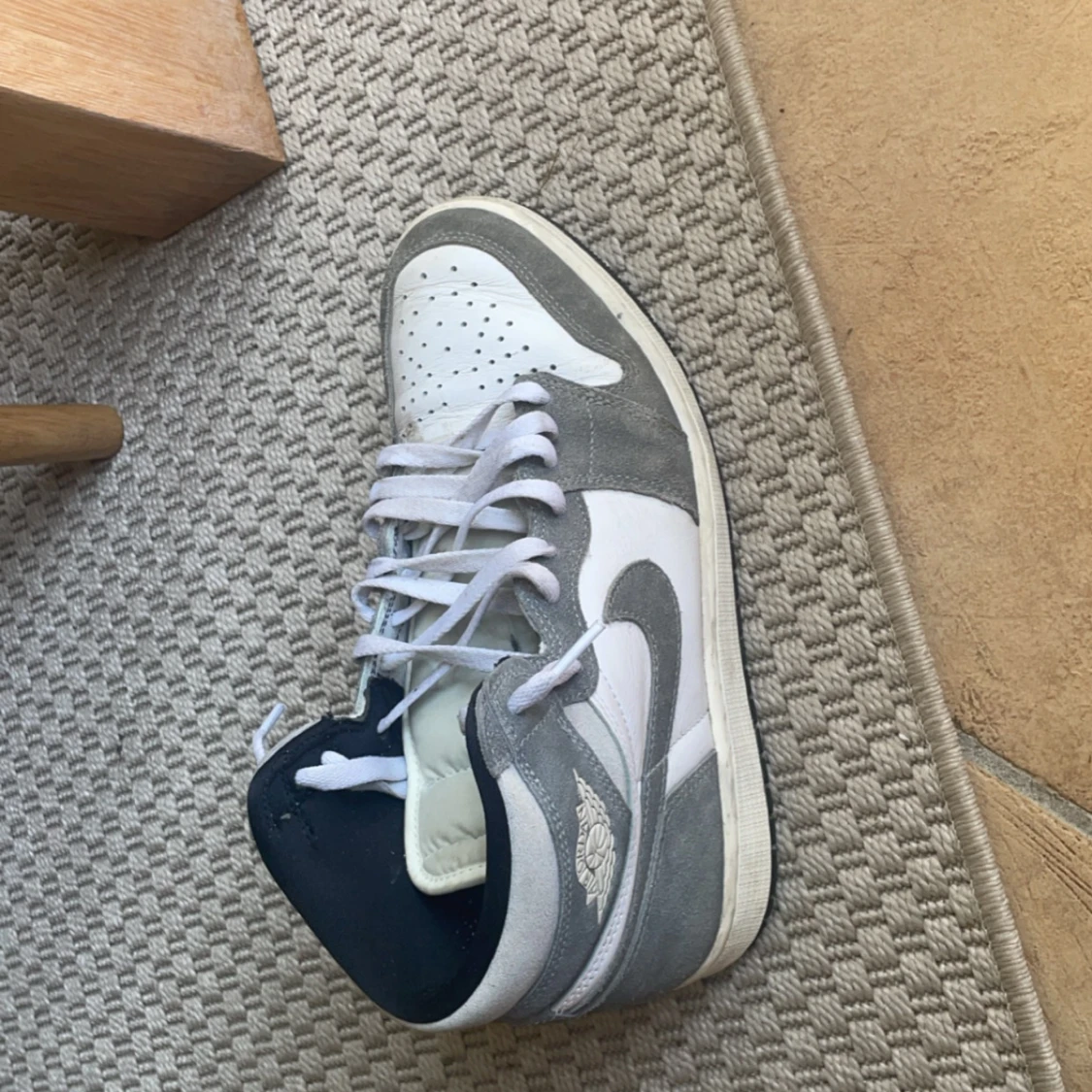 Säljer mina ( jordan 1 retro high ) till ett mycke bra pris. Skorna är köpta 2023 från soleplus. - 91