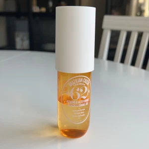 Sol de Janerio 62 - mycket använd sol de janerio parfym i lukten 62 (salted caramel) lite mindre än hälften kvar (titta bild 2) hör av dig om du har frågor <3