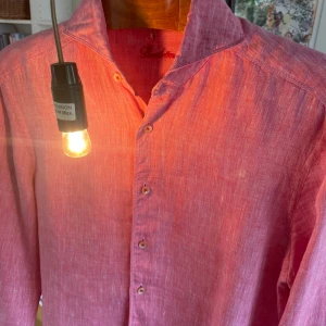 Rosa Stenströms linneskjorta - Mkt fint linneskjorta i rosa från Stenströms. Sparsamt använd, fint skick. Stl: M slim fit   