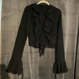 Blus - Volang blus från Gina i storlek xs💞