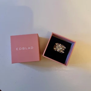 Peak ring edblad  - En ring från edblad i nyskick, storlek 19,5💕 