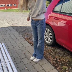 Ltb Jeans - Snygga Low waist jeans från ltb i bra skick, säljer pga att dom inte passar mig!!  Nypris: 900kr💗Skriv för frågor!  2 första bilderna är lånade!!