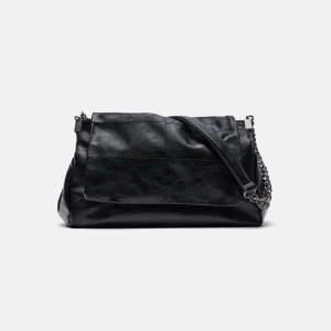 zara väska  - Den populära väskan från zara, jättebra skick 💕 