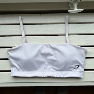 Gymshark bandeu bh - Tyvärr är den liten för mig, har använt någon enstaka gång ☺️