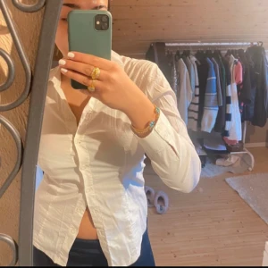 Skjorta  - Säljer denna fina skjorta så den inte kommer till användning. Storlek: S/M