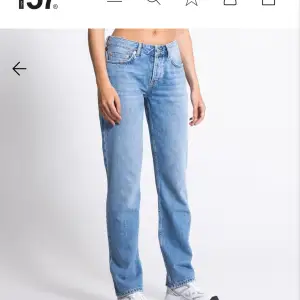 Jag säljer ett par blåa ”ICON” jeans ifrån lager 157. Använda ett fåtal gånger. Jag säljer eftersom de inte har kommit till användning!💕 Nypris är 400 kr.