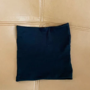 Svart tube top  - Svart tube top nästan aldrig använt  i storlek S
